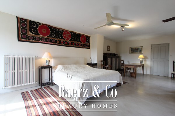 photo 10 Historic manor house overlooking Mont Ventoux