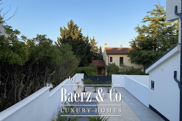 photo 17 Istria, Premantura, house with 3 luxurious apartments and sea views, NKP 315 m2