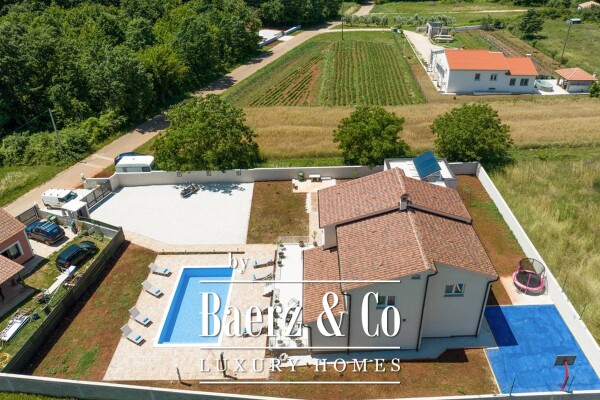 photo 4 Barban, two beautiful houses, with a large pool on a spacious plot of land