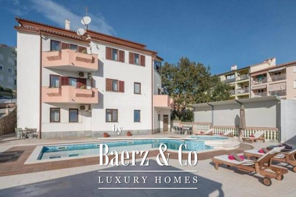 photo 2 Pula, apartment house with a swimming pool on a landscaped garden, 350 m from the sea