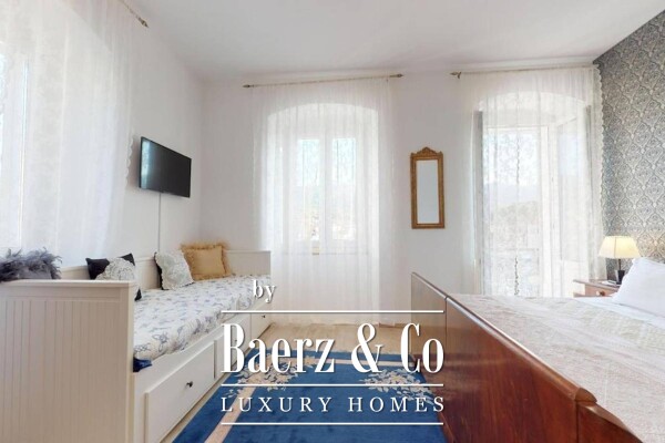 photo 21 Jelsa, a unique house right on the waterfront