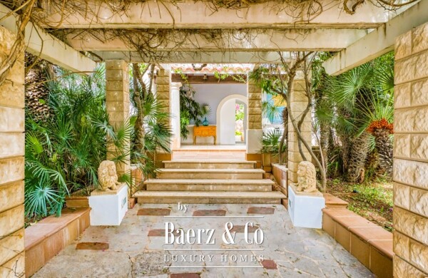 photo 5 IMPRESSIVE SEA-FRONT VILLA IN CALAN BLANES