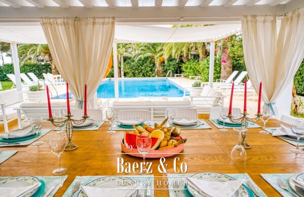 photo 9 IMPRESSIVE SEA-FRONT VILLA IN CALAN BLANES