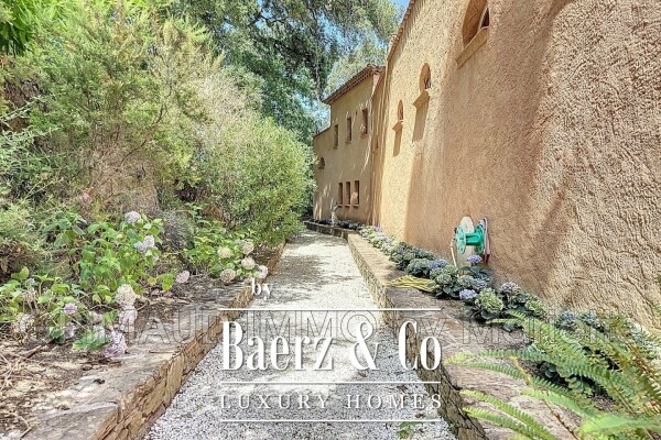 photo 4 Character Property on 2.1 Hectares with Open View and Sea Gl