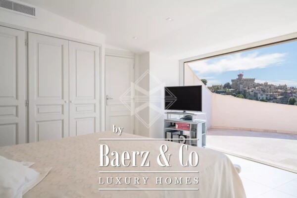 photo 7 Large property with Castle and sea views