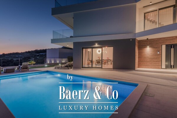 photo 2 Podstrana, luxury villa with a roof terrace and a wonderful view