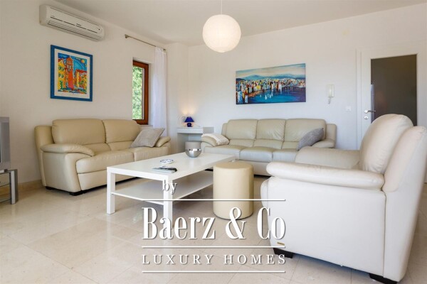 photo 2 Krk, house with 3 apartments by the beach. A rare opportunity on the market