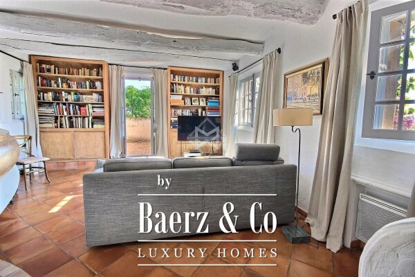 photo 17 Provençal house with sea view in sought-after estate