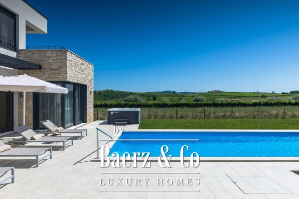 photo 3 Istria, Brtonigla, modern villa with swimming pool and jacuzzi