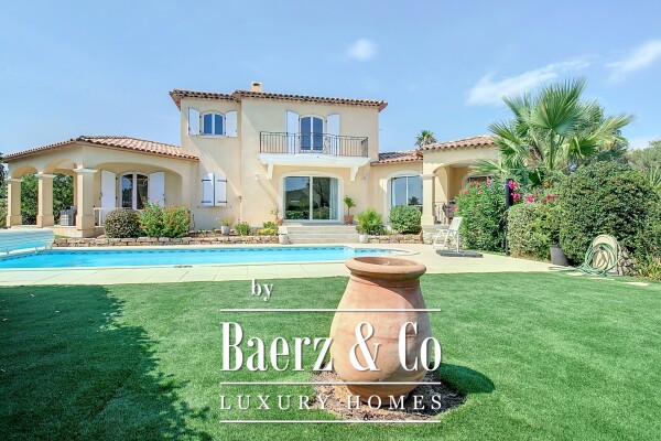 photo 6 Elegant Villa in a Prestigious Residential Area