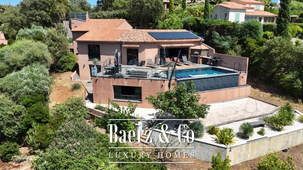 photo 18 Renovated 7-room villa with sea and vineyard views, featuring a swimming pool, gym, hammam, cinema room and garage.