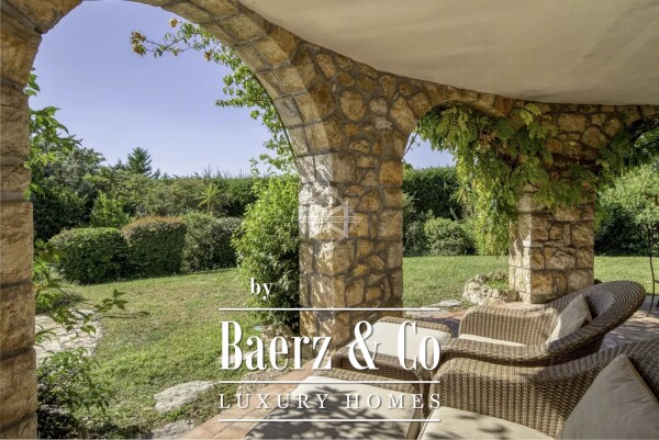 photo 3 Charming Provençal Villa with Panoramic Views