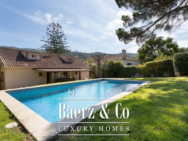 photo 1 8 bedroom villa with garden and swimming pool, in Galamares, Sintra