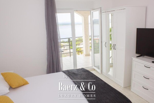 photo 19 Crikvenica, house with 8 apartments and a pool, 500 m from the sea, excellent investment