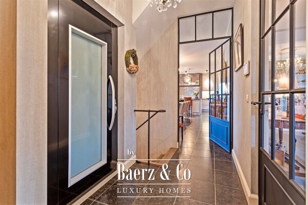 photo 4 Uitzonderlijke Duplex met zicht op kanaal, garage, carport en ruime (wijn)kelder!