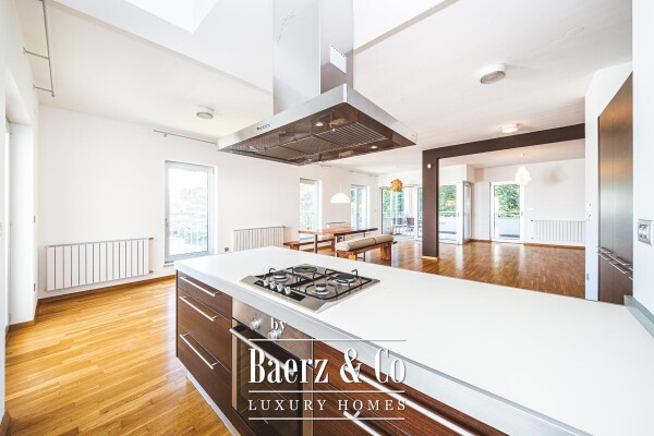 photo 10 Zagreb, Jelenovac, spacious three bedroom apartment with balcony and garden, with 2 garage, 202 m²