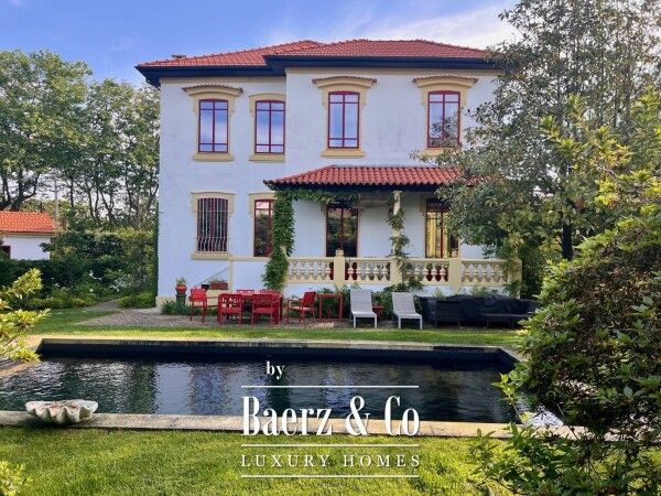 photo 1 Charming secular house in Miramar beach ,Porto