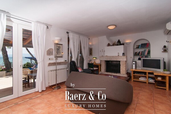 photo 9 Brac, beautiful Mediterranean house in a unique location, 1st row to the sea