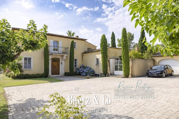 photo 3 Elegant 19th-Century Manor House with Organic Vineyard Estate in the Gulf of Saint-Tropez