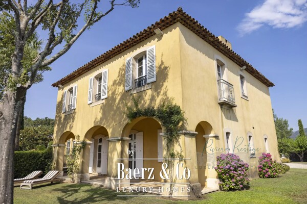 photo 4 Elegant 19th-Century Manor House with Organic Vineyard Estate in the Gulf of Saint-Tropez
