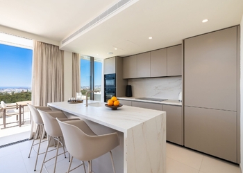 Bright Apartment with Private Terrace