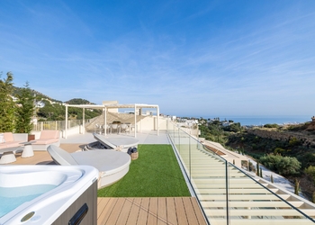 Luxury Sky Villa with Private Solarium and Panoramic Views