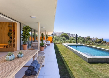 Luxury Garden Villa with Private Garden and Water Feature